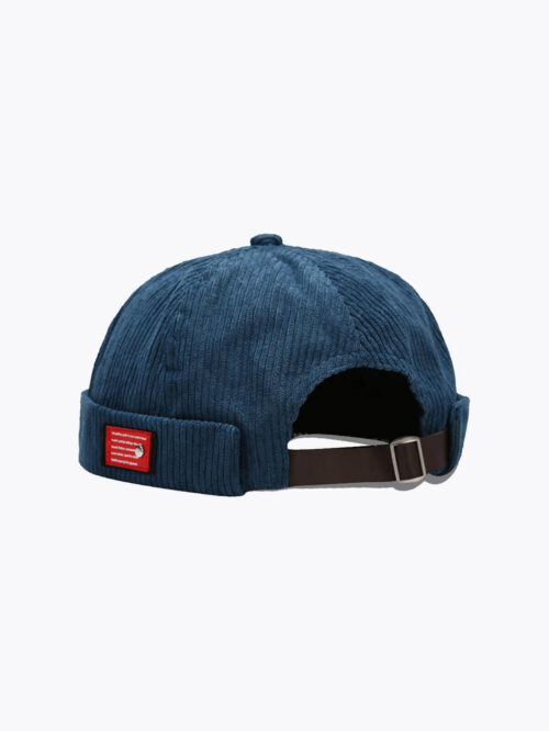 Navy-colored pieces never go out of style due to their neutral tone, which makes them super easy to pair with a variety of other colors. You can use this hat as a good base for your everyday fit, as it will give it a laidback feel with minimum effort - can't go wrong with that!